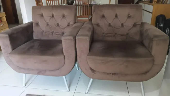 2 Cadeiras de Apoio.