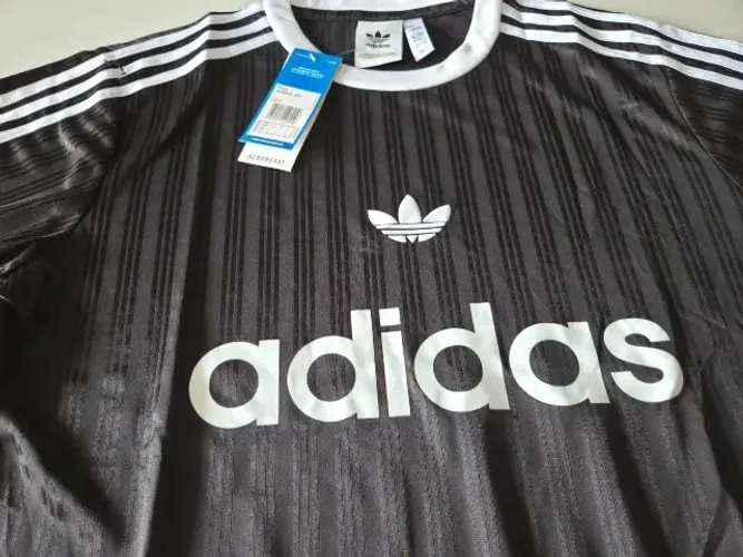 Camisa Adidas Originals - Preta e Branca - Tamanho M