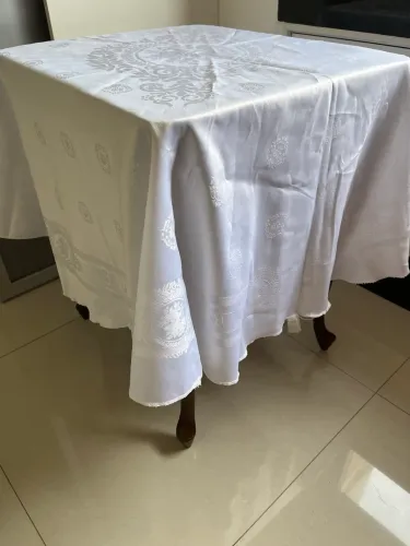 Toalha redonda 170 cm branca poliéster com desenhos