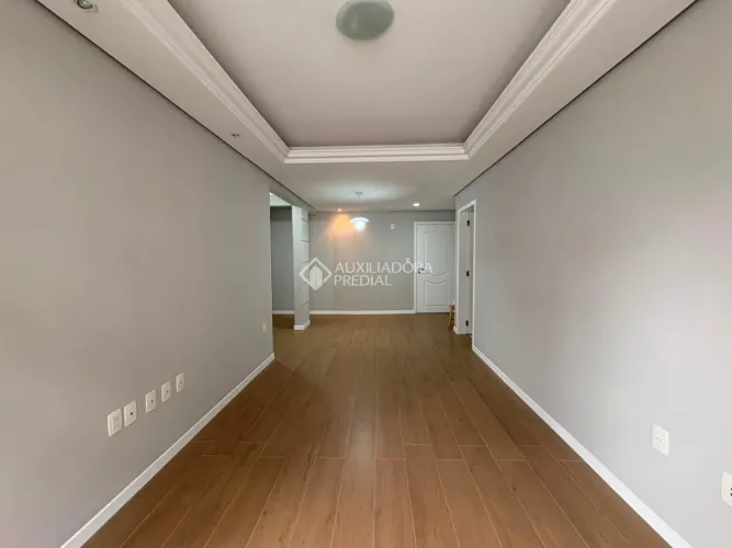Apartamento totalmente reformado para locação no Estreito