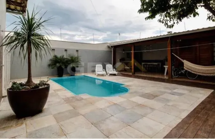 Casa à venda no bairro Santa Clara, 4 quartos sendo 2 suítes e espaço gourmet co