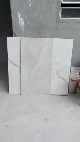 Porcelanato de 1,20x60.