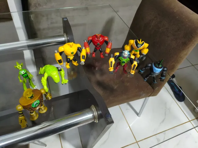 Lote 8 Bonecos Ben 10 Originais (Sem Acessórios)