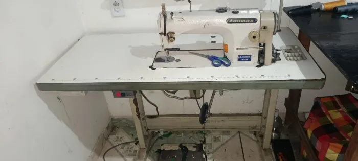 Vendo máquina semi industrial reta