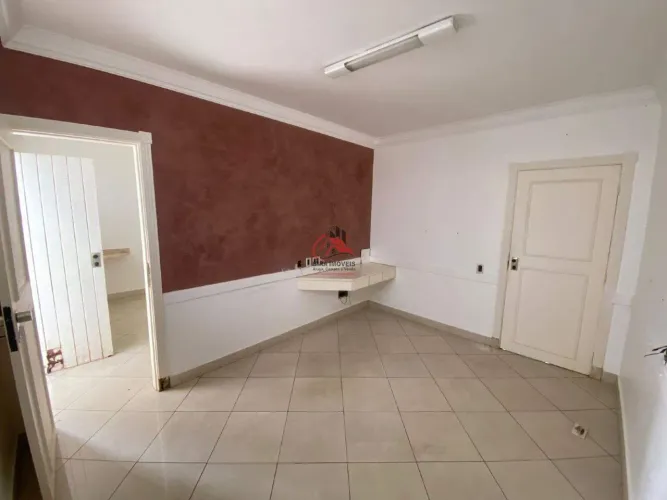 Ponto Comercial no São Benedito com 9 Salas, 7 Banheiros e 4 Vagas