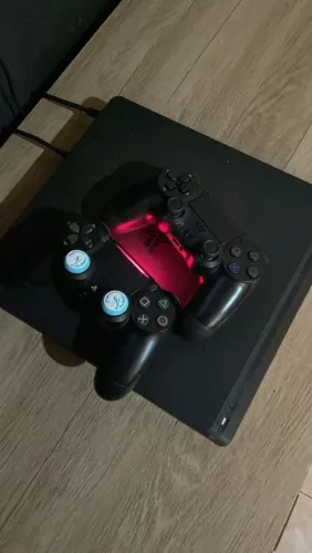 PS4 slim 1TB