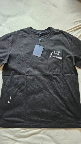 Camiseta Louis Vuitton escada