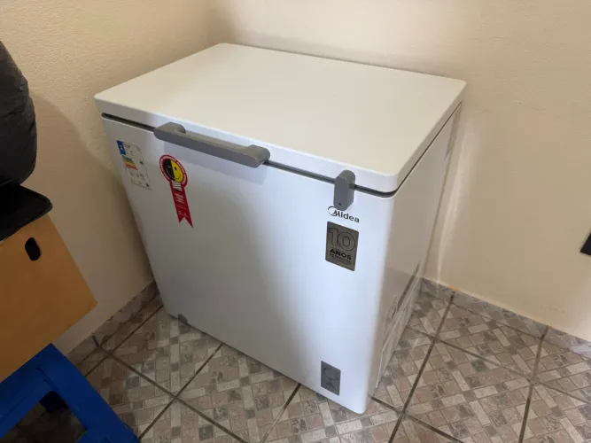 Freezer Midea 127v praticamente novo 205 litros