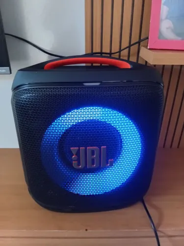 Vende se uma caixa jbl