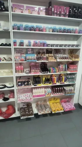 Vendo Loja de maquiagem e bijuterias