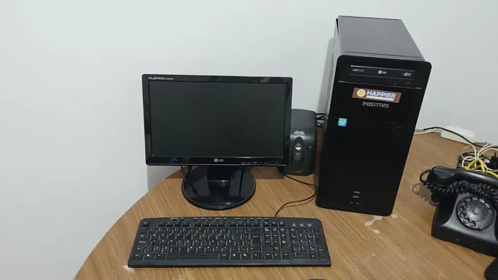 Desktop: Intel i3, 8Gb DDR3, SSD 240, Windows.