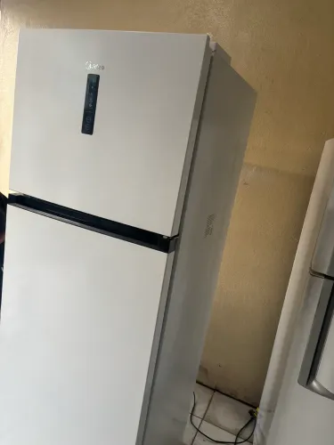 Geladeira muito nova com garantia só 2600$ no pix