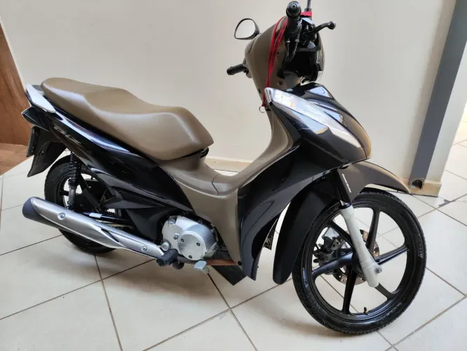 Vendo ou troco Honda Biz 125 Flex impecável com alarme Positron 