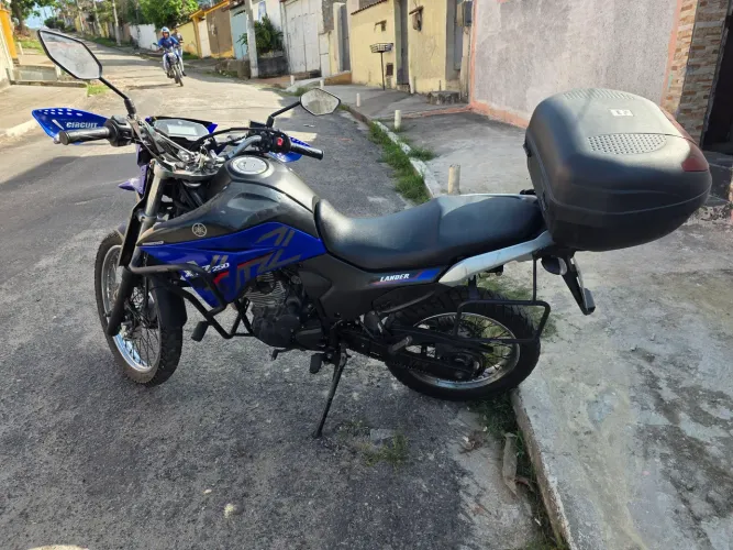 Lander pouco rodada ano 2019/2020 segundo dono, documento 2026 ok.