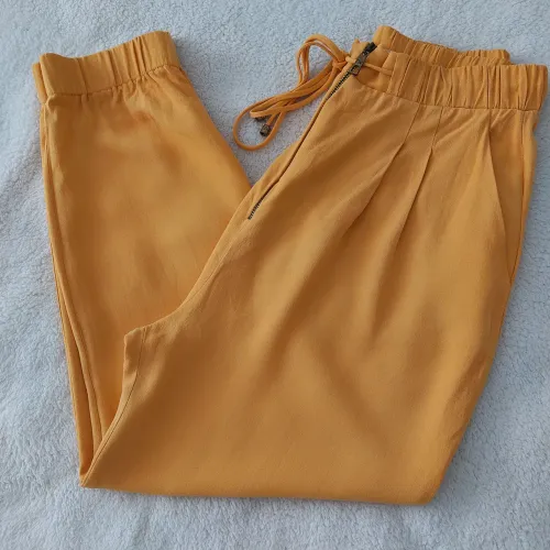 Calça amarela marca NV nativozza 