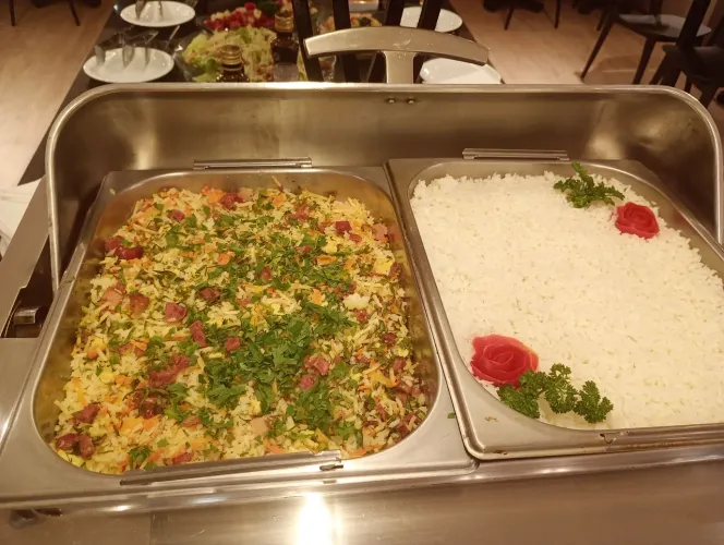 Temos vagas de ajudante de cozinha e auxiliar de serviços gerais