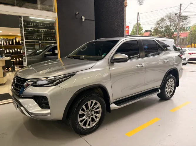 Toyota Hilux SW4 SRX 4X4 2.8 TDI 16V Dies. Aut. 2021