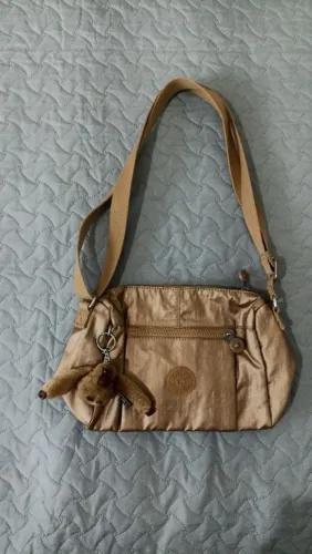bolsa kipling pequena dourada