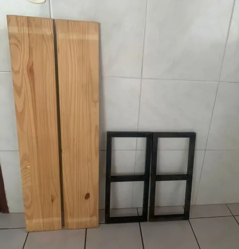 Prateleiras no tamanho 1,20x0,20 e suporte metalon no tamanho 1,20x0,20.
