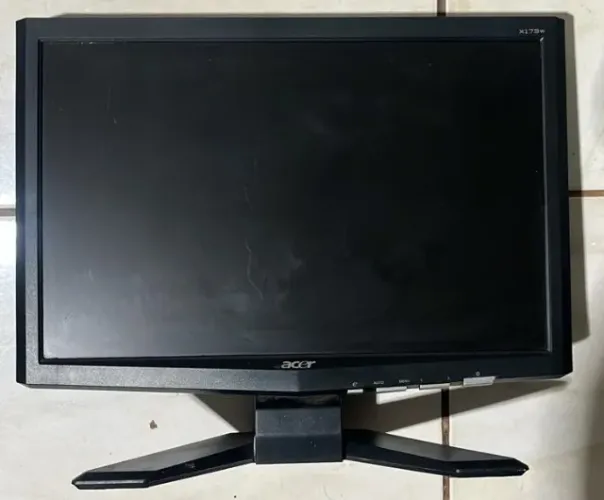 Monitor Acer 17 Mod. X173W - Perfeito Estado  Funcionando 100% (Com Cabos)