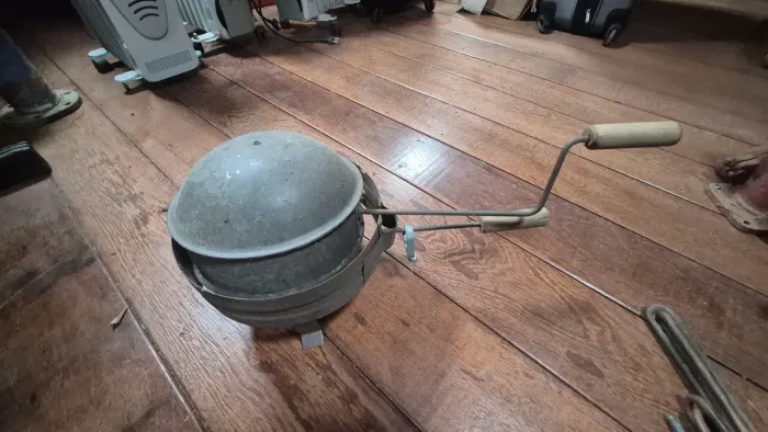 Antigo Torrador Manual de Grãos - Relíquia de Cozinha