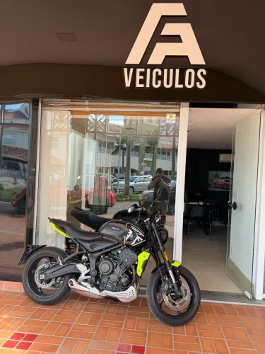 TRIUMPH TRIDENT 660 2024