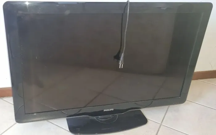 Tv Philips 40 Pol não é smart tem HDMI e usb 