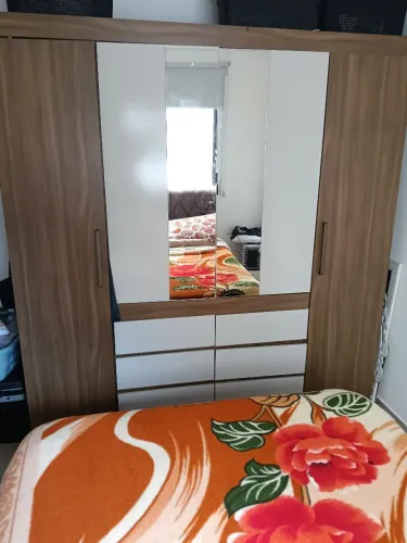 Vendo guarda roupa semi novo