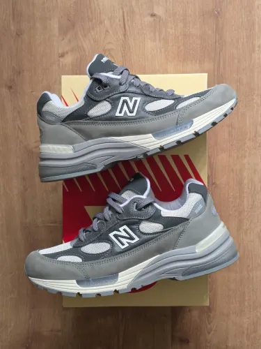 Tênis New Balance 992 Shadow Grey