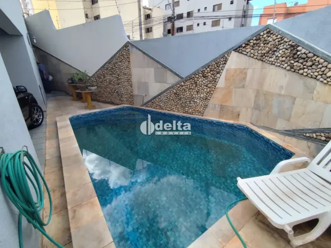Casa residencial disponível para Locação E Venda no bairro Cazeca em Uberlândia-MG.