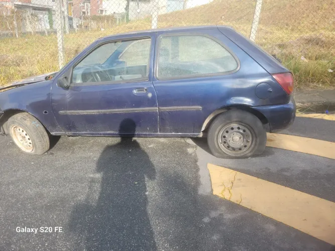 Fiesta para tirar peças 