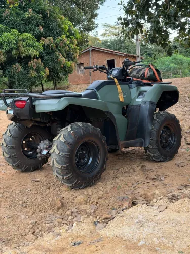 Quadriciclo Honda Fourtrax ano 2014 bem conservado 