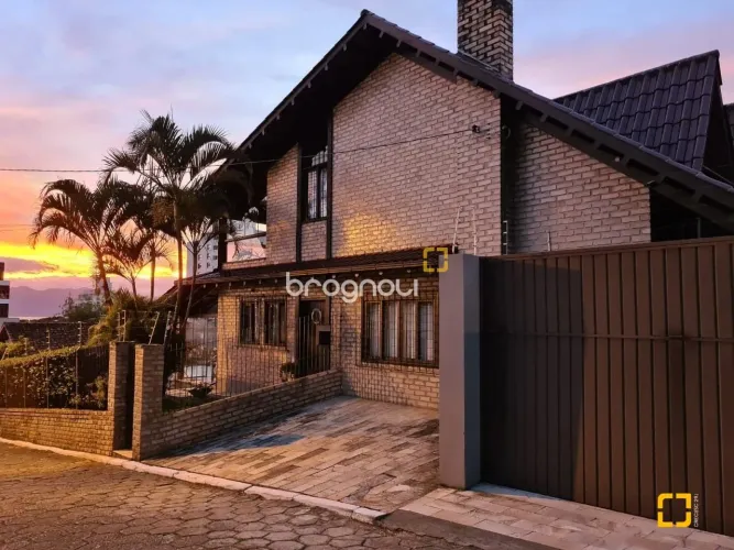 Casa com 3 Dormitórios - Saco dos Limões - Florianópolis SC