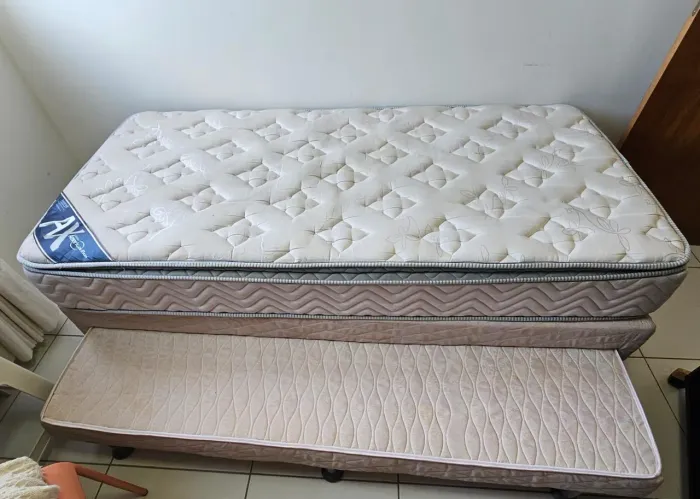 Vendo Bicama Box molas Solteirão