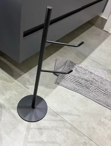 Porta Papel Higiênico de Chão Preto Fosco - Base Redonda Plus CR