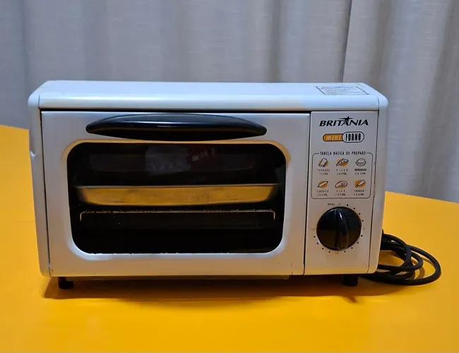 Mini forno Britânia 220v branco
