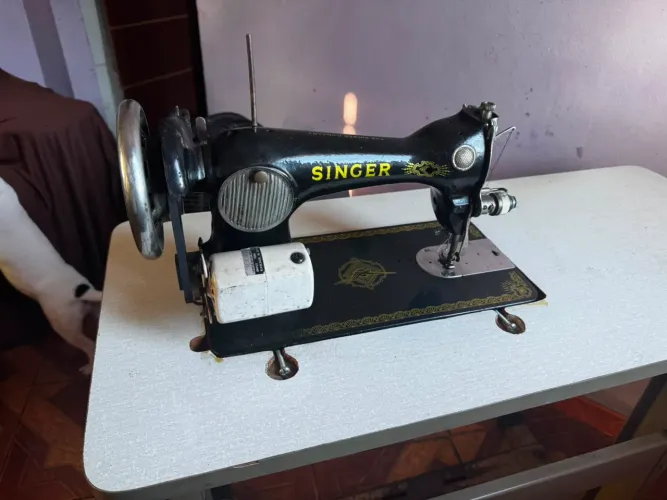 Máquina de Costura Singer