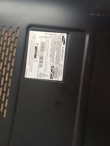 Vendo tv 42 polegadas  nao é smart !com pequeno defeito as vezes liga as vezes nao!