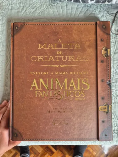 Livro A Maleta de Criaturas - Explore a magia do filme Animais Fantasticos e Onde Habitam