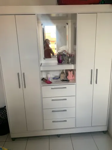 Vendo guarda-roupa seminovo