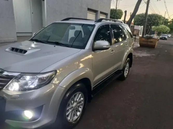 Toyota Hilux SW4 SRV D4-d 4X4 3.0 TDI Dies. AUT 2013