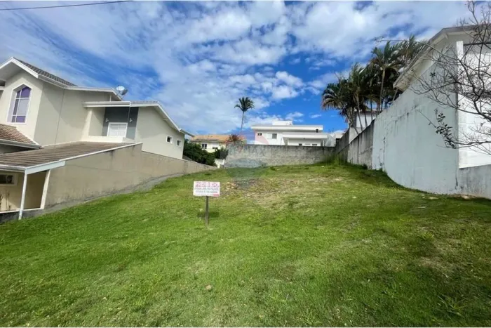 Terreno a Venda no condomínio Recanto dos Paturis. Localização privilegiada, 388m2 de área