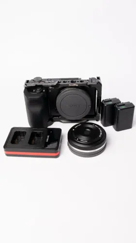 Sony ZV-E10 +Lente Sony 16-50mm + bateria + cage e carregador