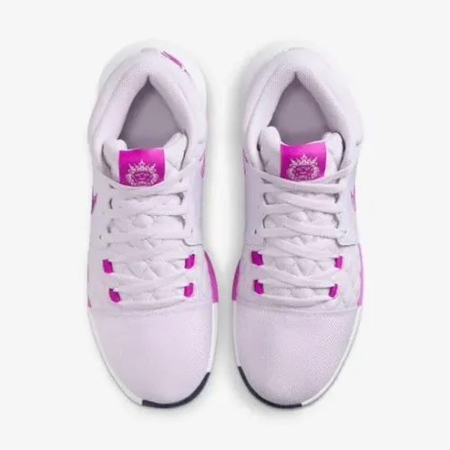 Tenis Nike LeBron Witness 8 na colorway "Barely Grape/Hyper Violet"