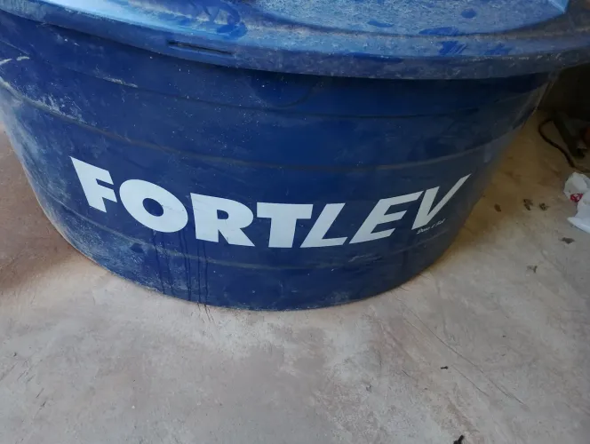 Vende-se caixa água 2000