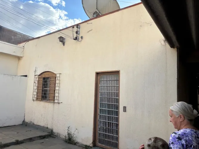 Casa antiga próximo ao batalhão bairro Santa Monica