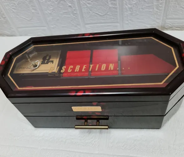 PORTA JÓIAS ELEGANTE COM CAIXINHA DE MÚSICA EM ÓTIMO ESTADO
