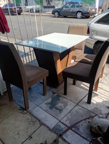 Mesa jantar 4 cadeiras tampo duplo ótimo estado detalhe mínimo 