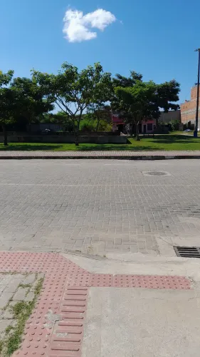 Terreno 10×20 com 2 casas escriturado . Ótima localização!