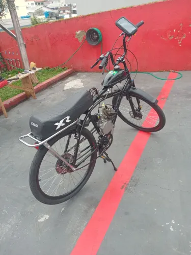 Estou vendendo uma bicicleta motorizada nova de 80cc.